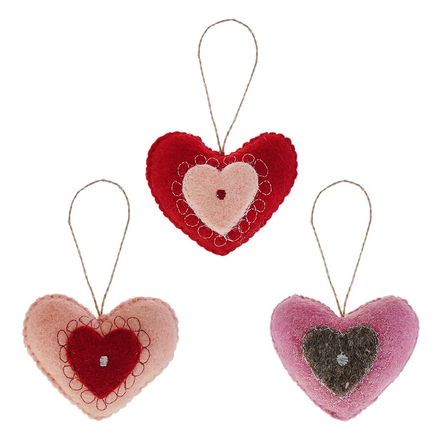 Brand new ๐ Traditions Red & Pink Wool Felt Heart Ornaments Set/3 ๐